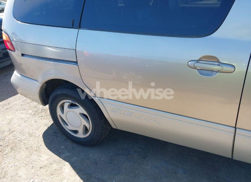 Photo 6 of 2000 Toyota Sienna XLE (VIN 4T3ZF13C2YU268945)