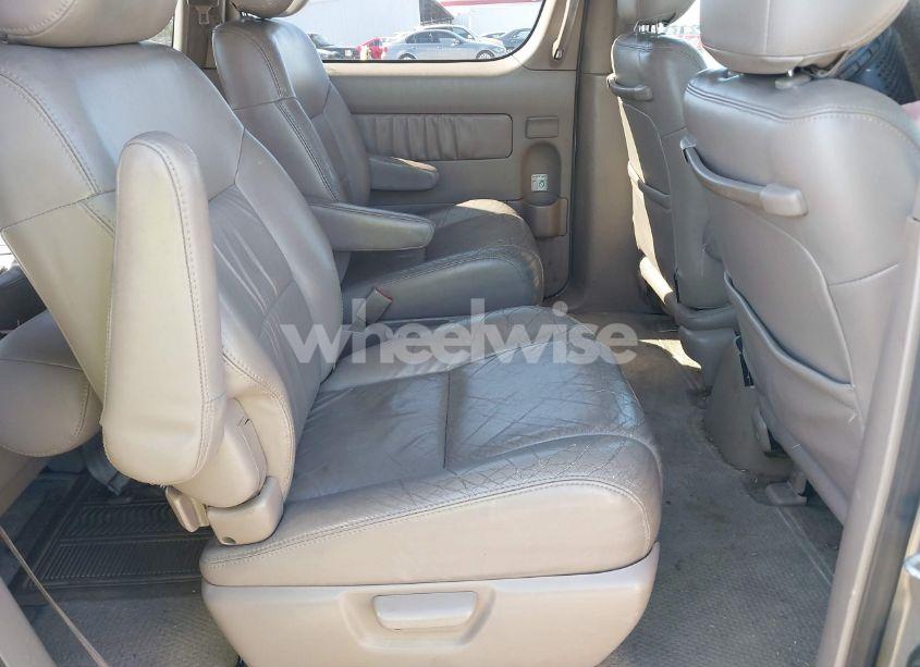 Photo 8 of 2000 Toyota Sienna XLE (VIN 4T3ZF13C2YU268945)
