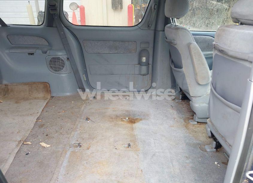 Photo 8 of 2000 Toyota Sienna LE (VIN 4T3ZF13C2YU279329)