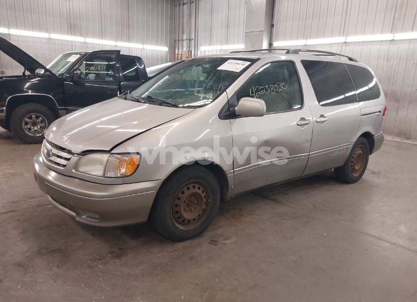 Photo 2 of 2001 Toyota Sienna XLE (VIN 4T3ZF13C31U324428)