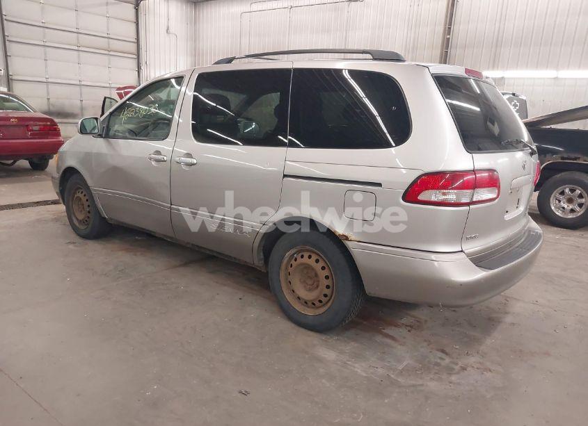 Photo 3 of 2001 Toyota Sienna XLE (VIN 4T3ZF13C31U324428)