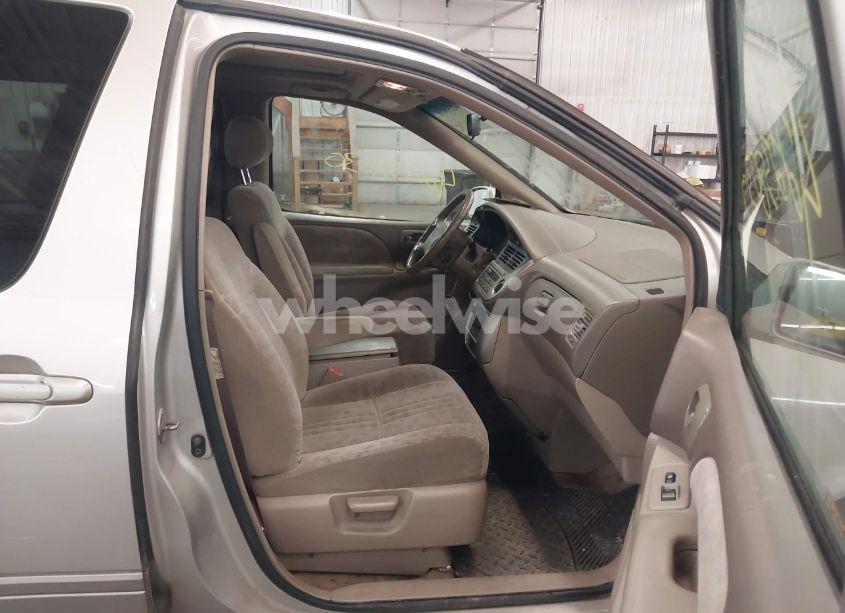 Photo 5 of 2001 Toyota Sienna XLE (VIN 4T3ZF13C31U324428)