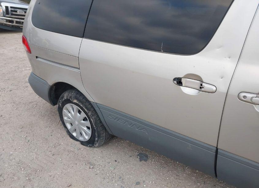 Photo 6 of 2001 Toyota Sienna LE (VIN 4T3ZF13C31U354996)