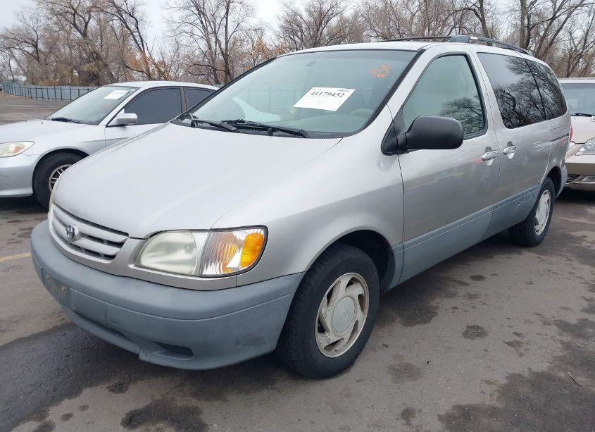 Photo 2 of 2001 Toyota Sienna LE (VIN 4T3ZF13C31U401623)