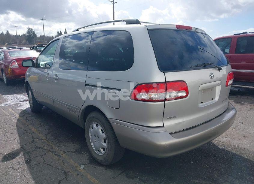 Photo 3 of 2002 Toyota Sienna LE (VIN 4T3ZF13C32U438723)