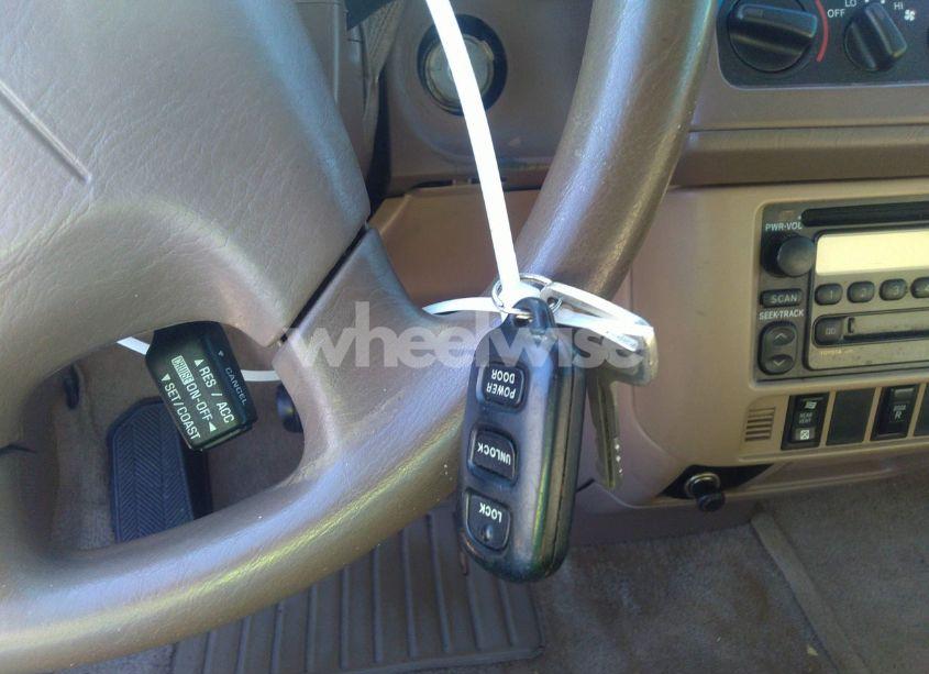 Photo 11 of 2002 Toyota Sienna LE (VIN 4T3ZF13C32U457529)