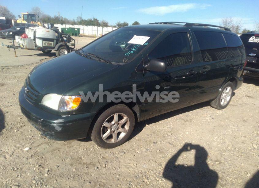 Photo 2 of 2002 Toyota Sienna LE (VIN 4T3ZF13C32U457529)