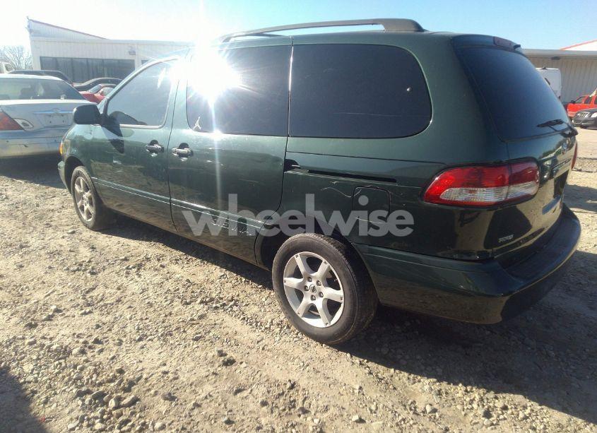 Photo 3 of 2002 Toyota Sienna LE (VIN 4T3ZF13C32U457529)