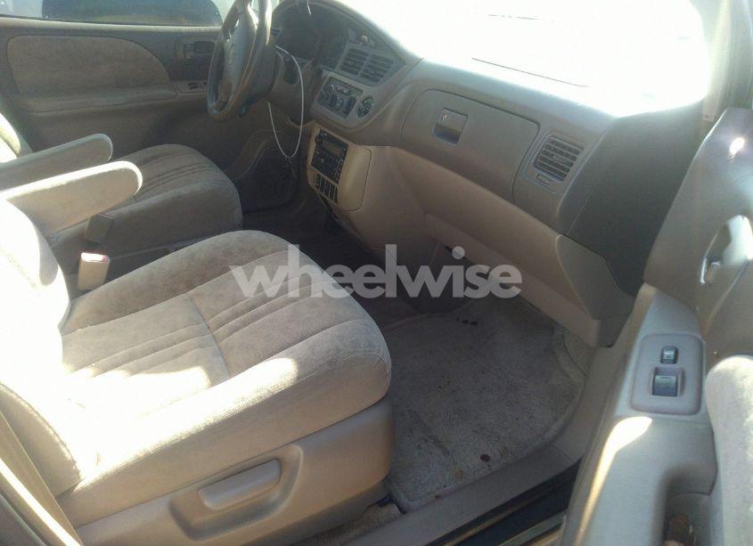 Photo 5 of 2002 Toyota Sienna LE (VIN 4T3ZF13C32U457529)