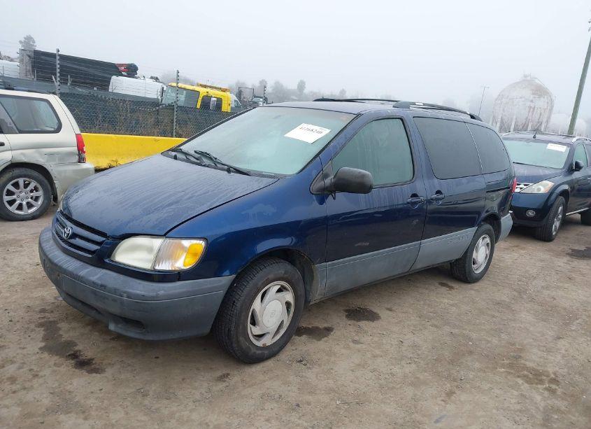Photo 2 of 2002 Toyota Sienna LE (VIN 4T3ZF13C32U479062)