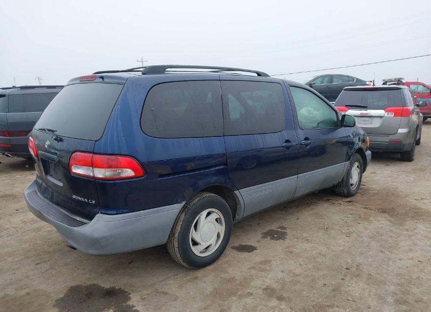Photo 4 of 2002 Toyota Sienna LE (VIN 4T3ZF13C32U479062)