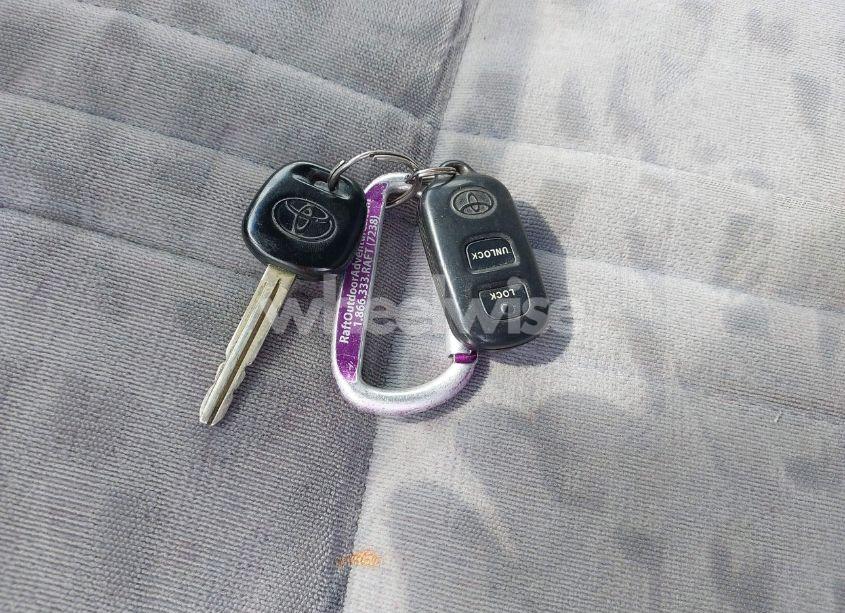 Photo 11 of 2002 Toyota Sienna XLE (VIN 4T3ZF13C32U484679)