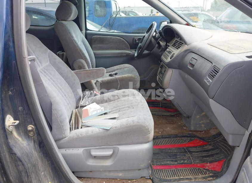 Photo 5 of 2002 Toyota Sienna XLE (VIN 4T3ZF13C32U484679)