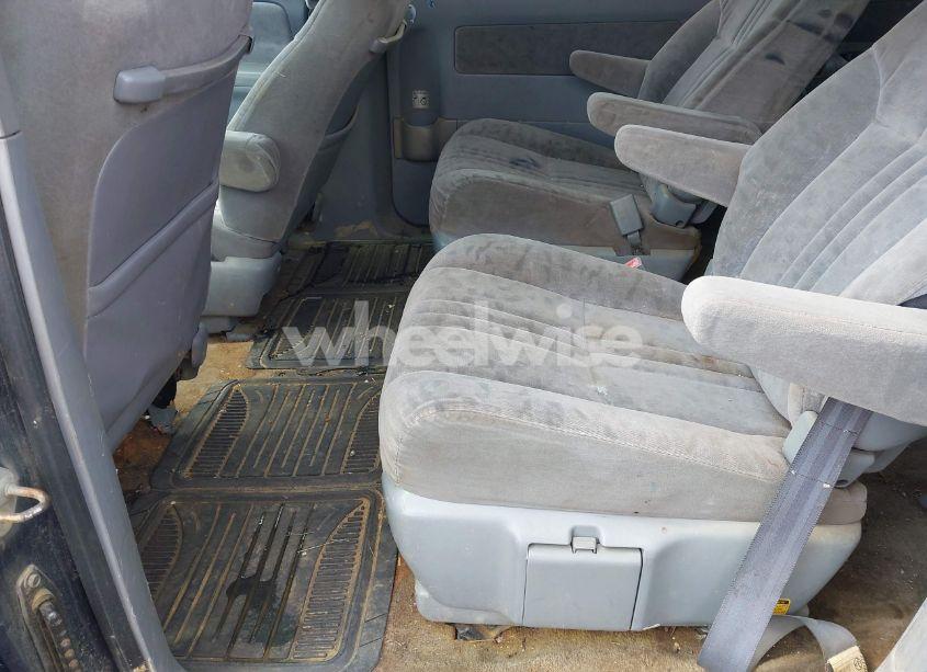 Photo 8 of 2002 Toyota Sienna XLE (VIN 4T3ZF13C32U484679)