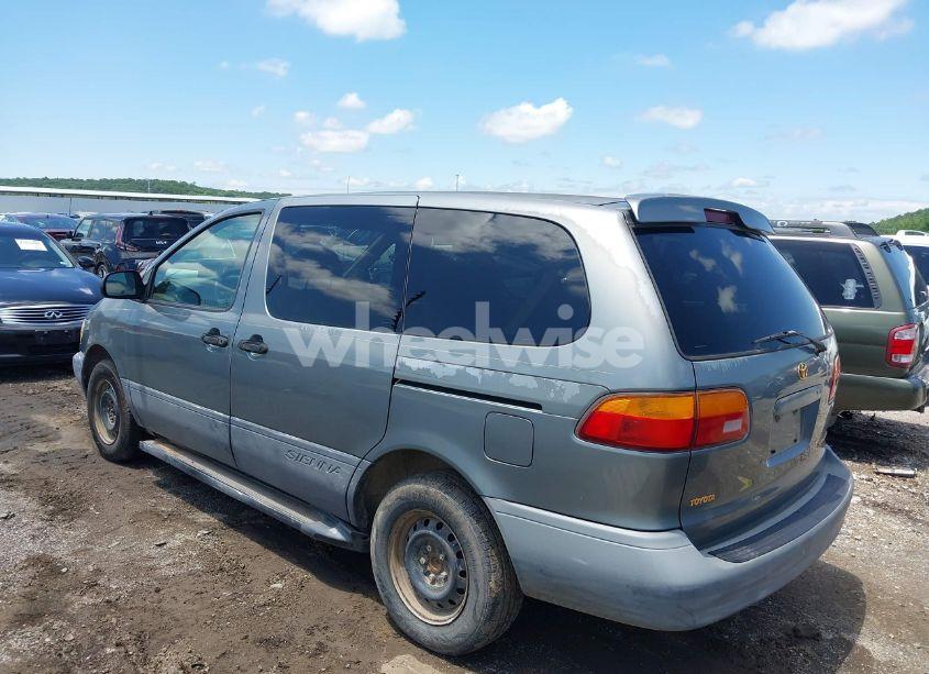 Photo 3 of 1998 Toyota Sienna LE (VIN 4T3ZF13C3WU040160)
