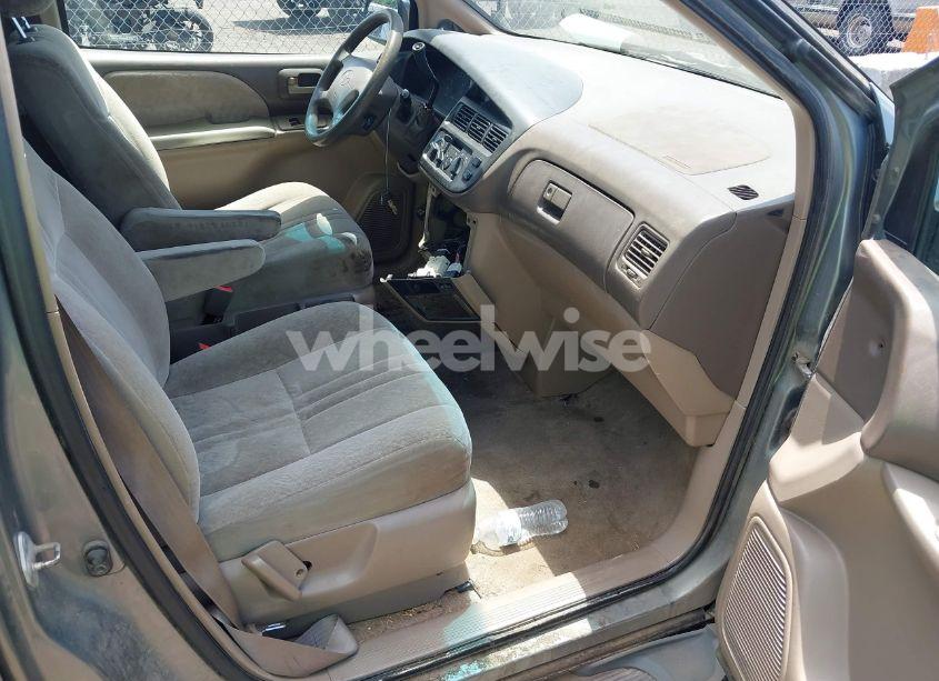 Photo 5 of 1998 Toyota Sienna LE (VIN 4T3ZF13C3WU040160)