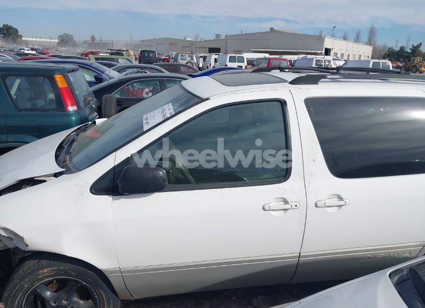 Photo 14 of 1998 Toyota Sienna XLE (VIN 4T3ZF13C3WU074731)