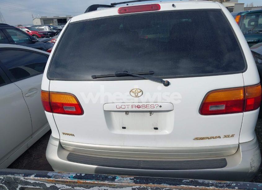 Photo 16 of 1998 Toyota Sienna XLE (VIN 4T3ZF13C3WU074731)