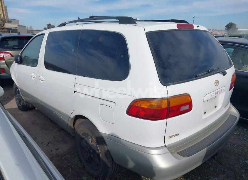 Photo 3 of 1998 Toyota Sienna XLE (VIN 4T3ZF13C3WU074731)