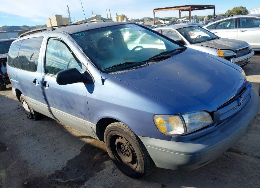 1998 Toyota Sienna LE (VIN 4T3ZF13C3WU086636) main photo