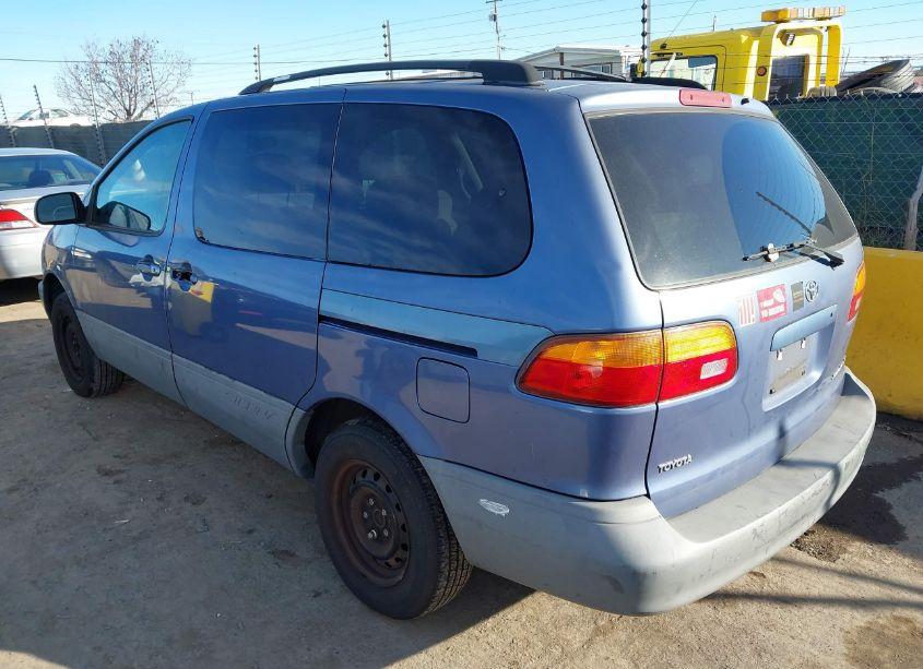 Photo 3 of 1998 Toyota Sienna LE (VIN 4T3ZF13C3WU086636)