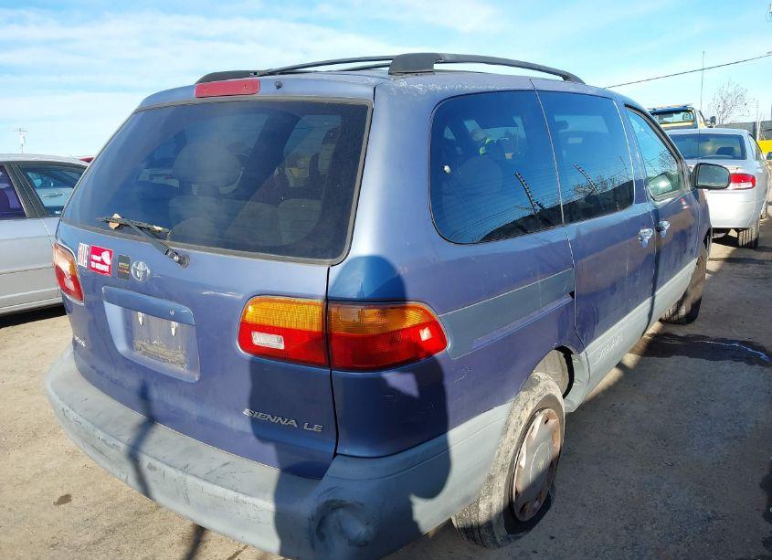 Photo 4 of 1998 Toyota Sienna LE (VIN 4T3ZF13C3WU086636)