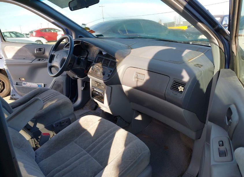 Photo 5 of 1998 Toyota Sienna LE (VIN 4T3ZF13C3WU086636)