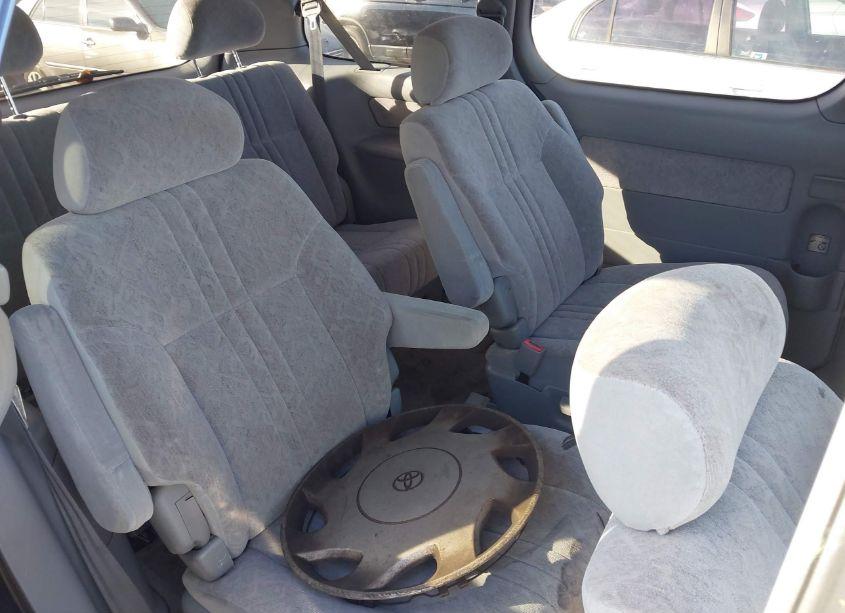 Photo 8 of 1998 Toyota Sienna LE (VIN 4T3ZF13C3WU086636)
