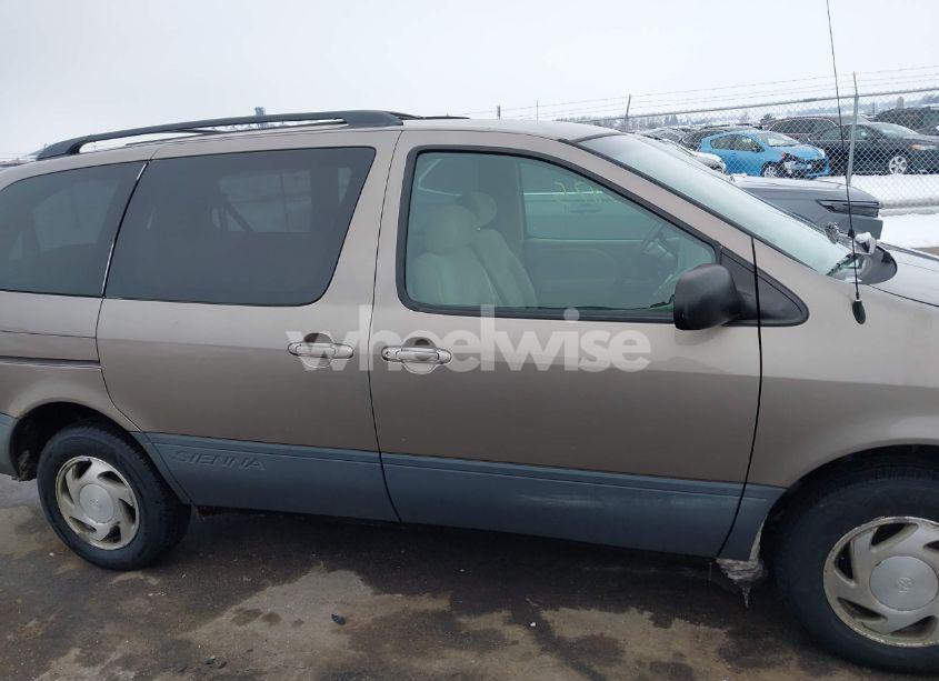 Photo 13 of 1999 Toyota Sienna LE (VIN 4T3ZF13C3XU128627)