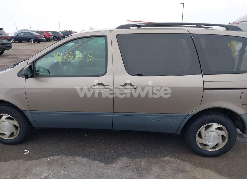 Photo 14 of 1999 Toyota Sienna LE (VIN 4T3ZF13C3XU128627)