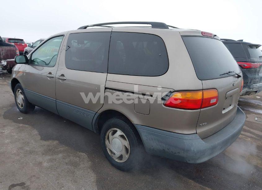 Photo 3 of 1999 Toyota Sienna LE (VIN 4T3ZF13C3XU128627)