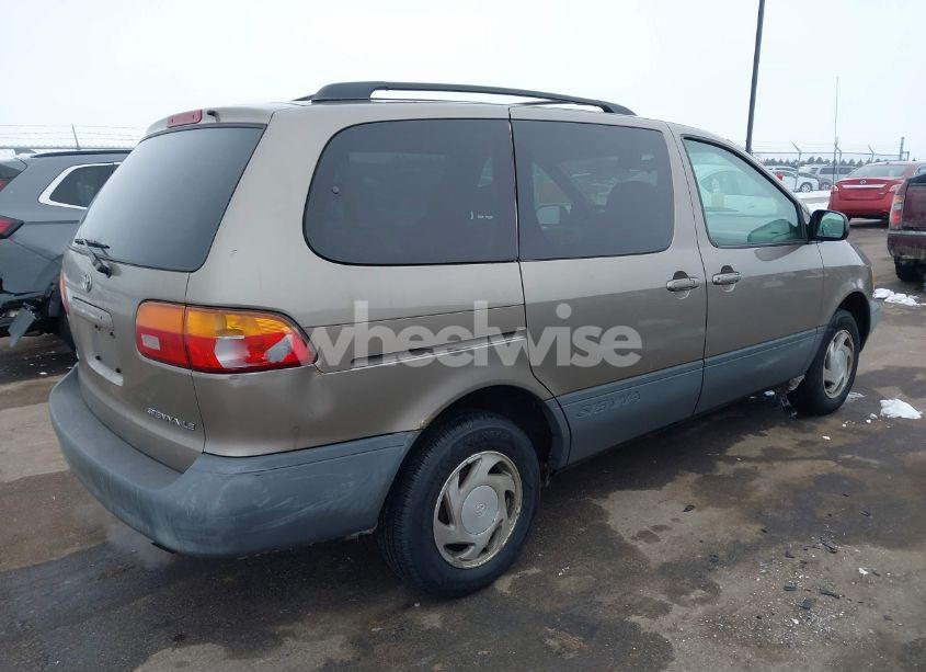 Photo 4 of 1999 Toyota Sienna LE (VIN 4T3ZF13C3XU128627)