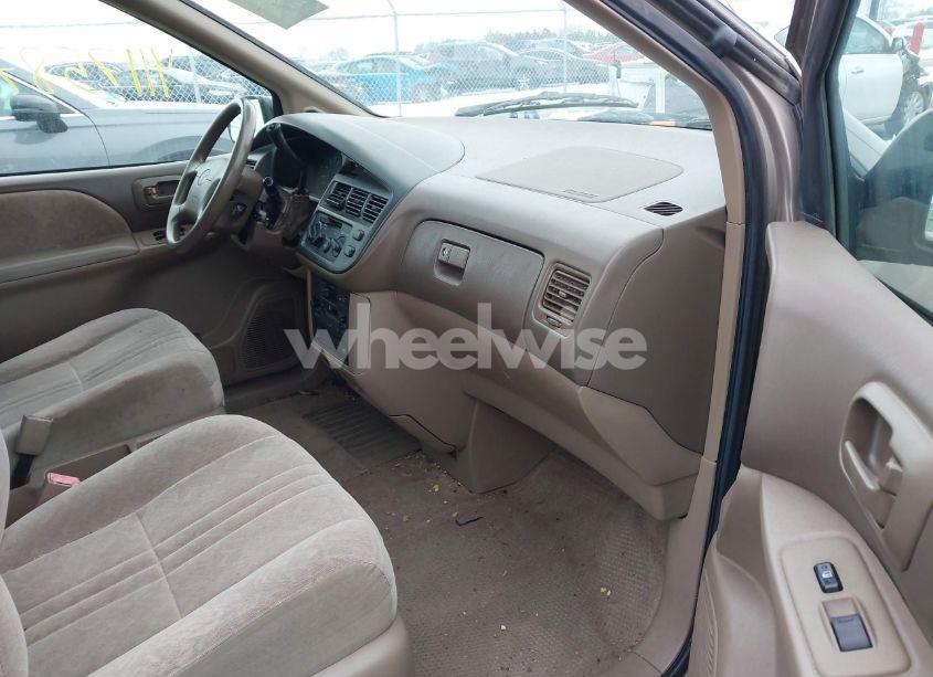 Photo 5 of 1999 Toyota Sienna LE (VIN 4T3ZF13C3XU128627)