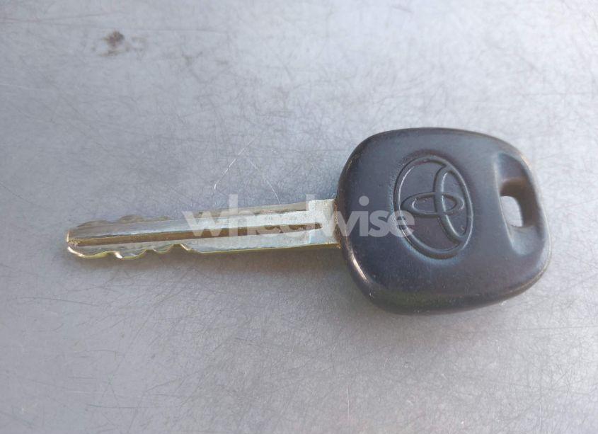 Photo 11 of 2000 Toyota Sienna LE (VIN 4T3ZF13C3YU203702)