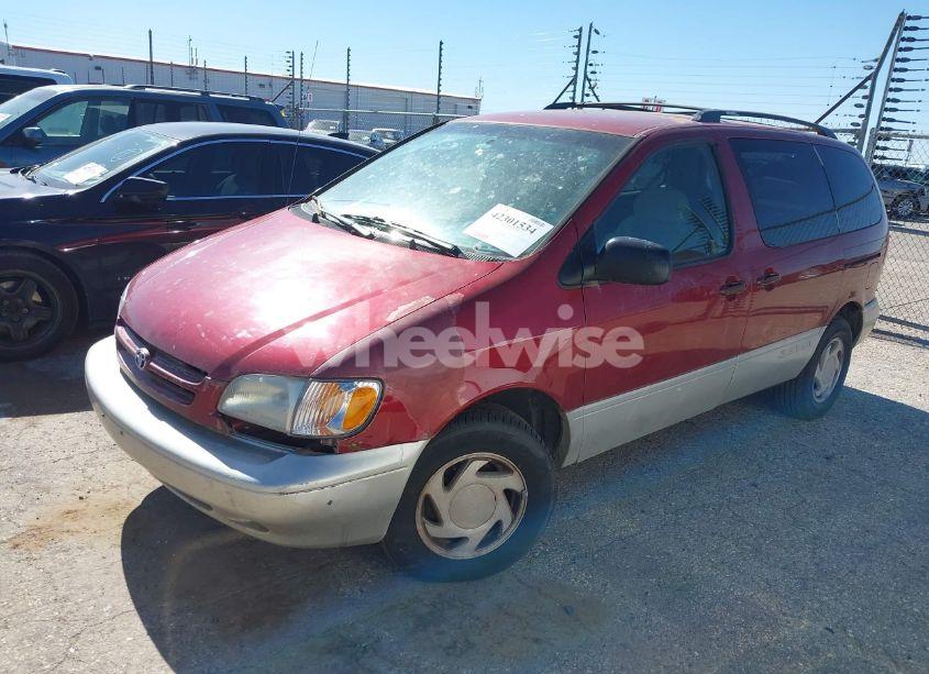 Photo 2 of 2000 Toyota Sienna LE (VIN 4T3ZF13C3YU203702)