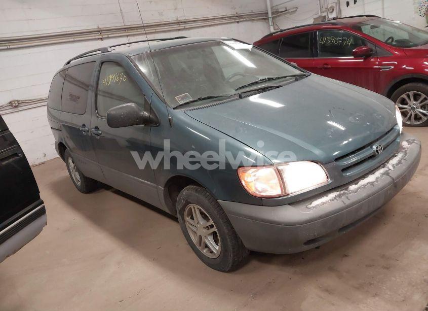 2000 Toyota Sienna LE (VIN 4T3ZF13C3YU308076) main photo