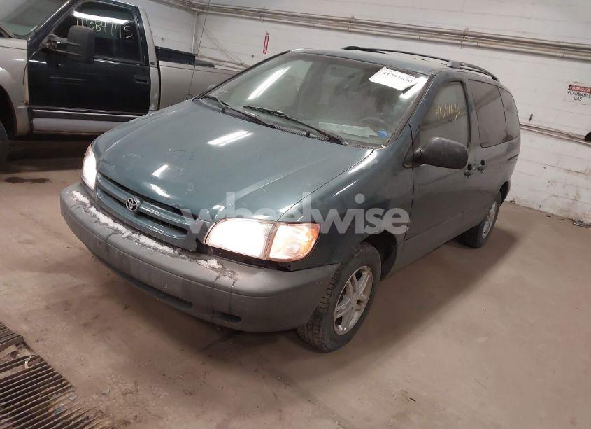 Photo 2 of 2000 Toyota Sienna LE (VIN 4T3ZF13C3YU308076)