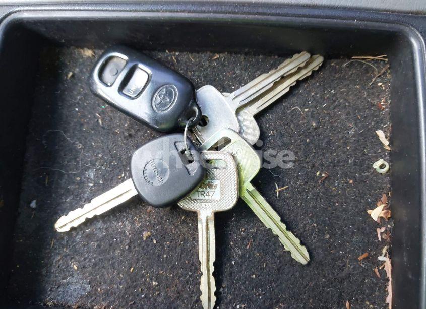 Photo 11 of 1999 Toyota Sienna XLE (VIN 4T3ZF13C4XU118561)