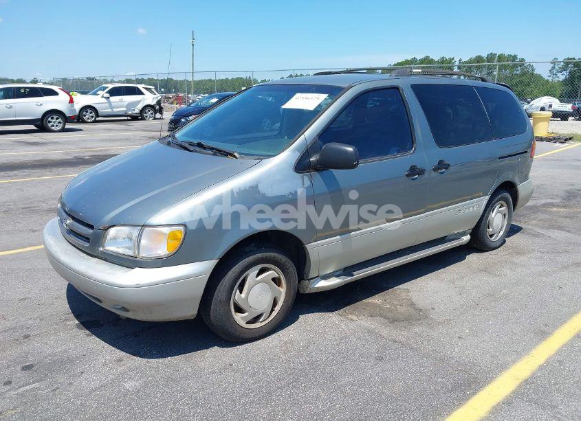 Photo 2 of 1999 Toyota Sienna XLE (VIN 4T3ZF13C4XU118561)