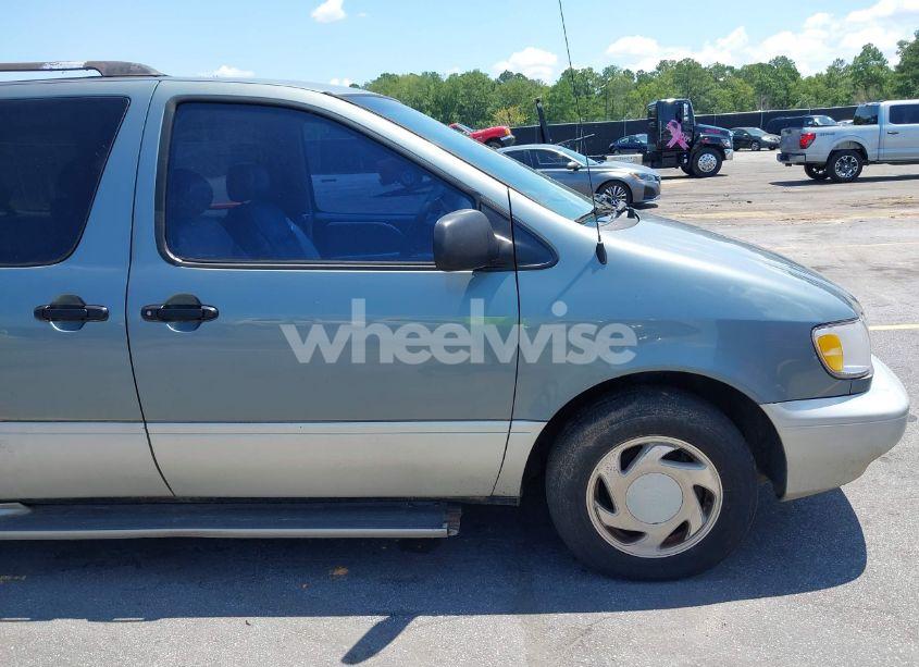 Photo 6 of 1999 Toyota Sienna XLE (VIN 4T3ZF13C4XU118561)