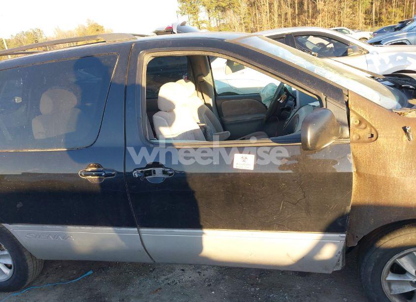 Photo 13 of 2000 Toyota Sienna LE (VIN 4T3ZF13C4YU193696)