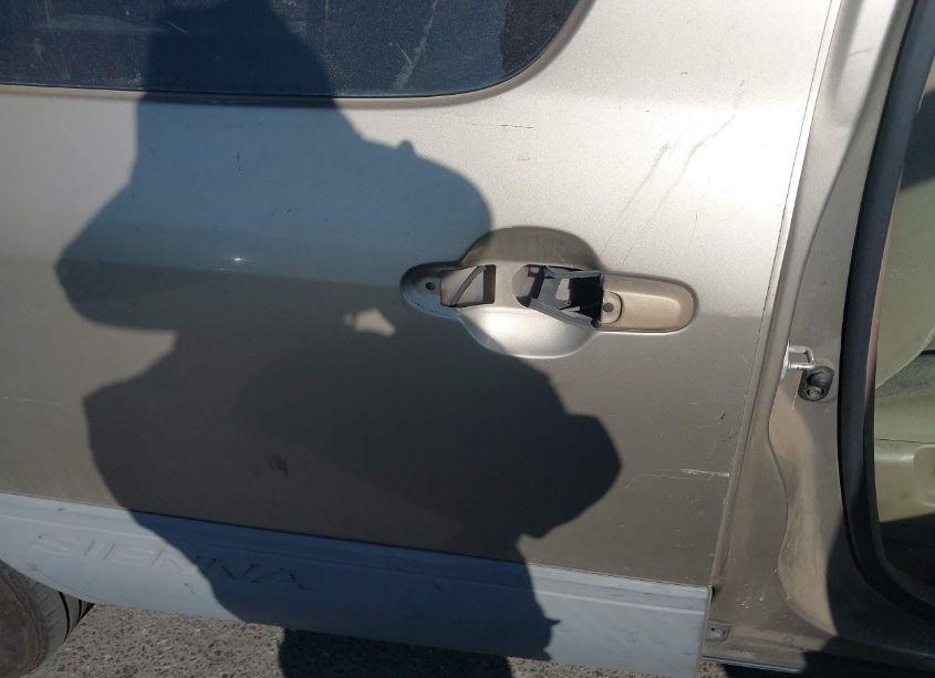 Photo 11 of 2000 Toyota Sienna LE (VIN 4T3ZF13C4YU227765)