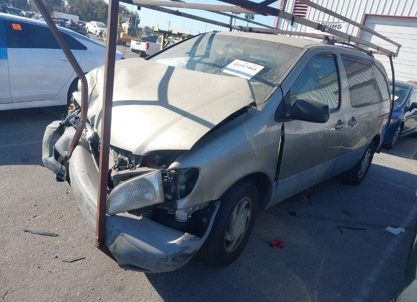 Photo 2 of 2000 Toyota Sienna LE (VIN 4T3ZF13C4YU227765)