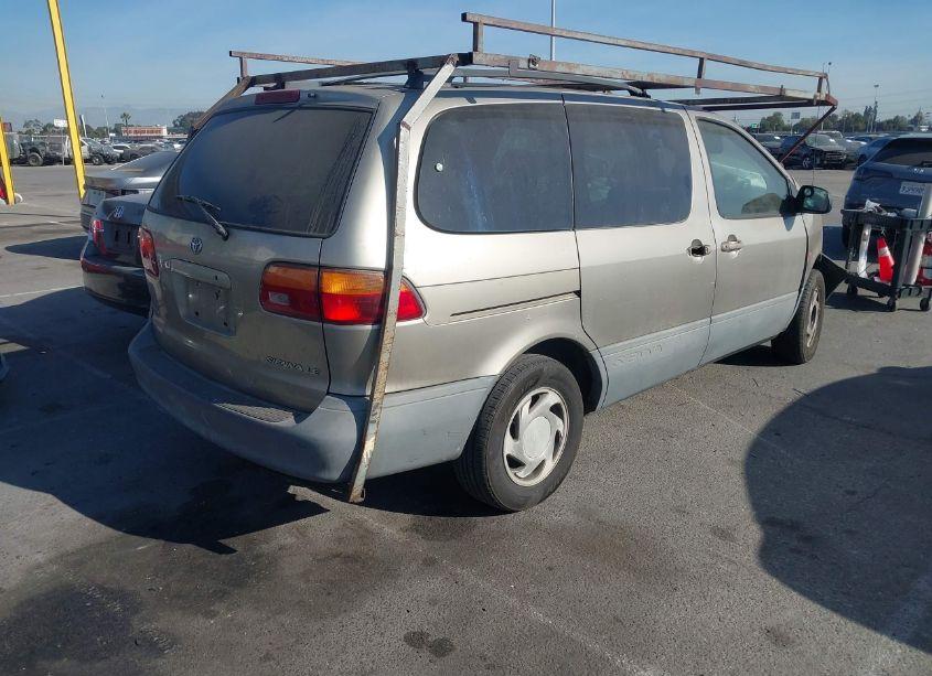 Photo 4 of 2000 Toyota Sienna LE (VIN 4T3ZF13C4YU227765)