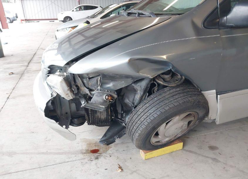 Photo 6 of 2000 Toyota Sienna XLE (VIN 4T3ZF13C4YU274357)