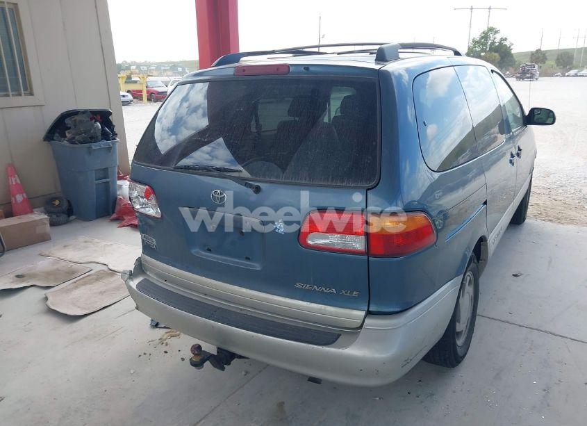 Photo 4 of 2000 Toyota Sienna XLE (VIN 4T3ZF13C4YU295841)