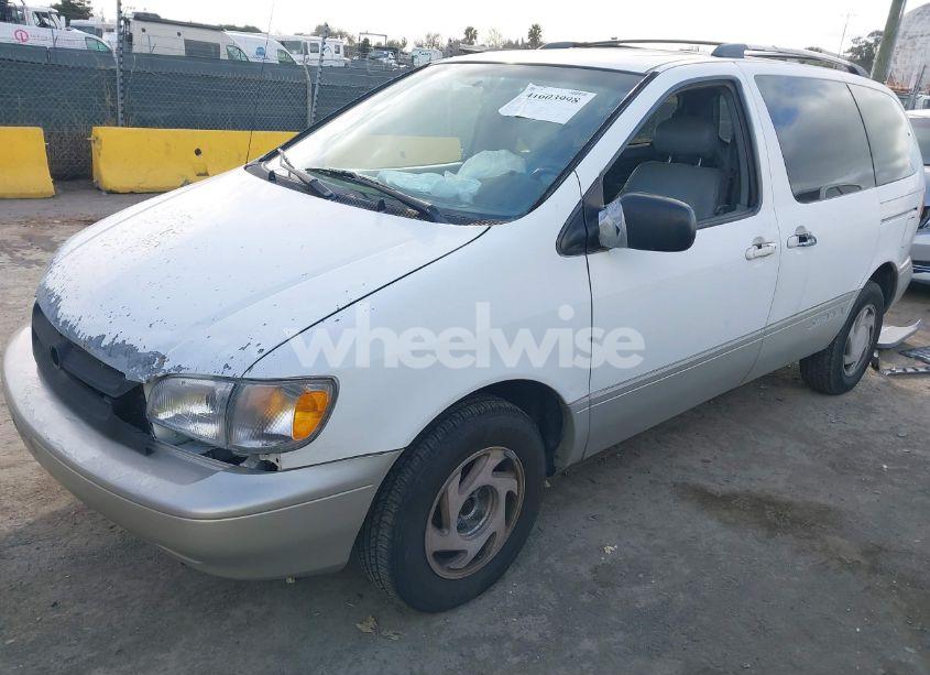 Photo 2 of 2000 Toyota Sienna XLE (VIN 4T3ZF13C4YU308121)