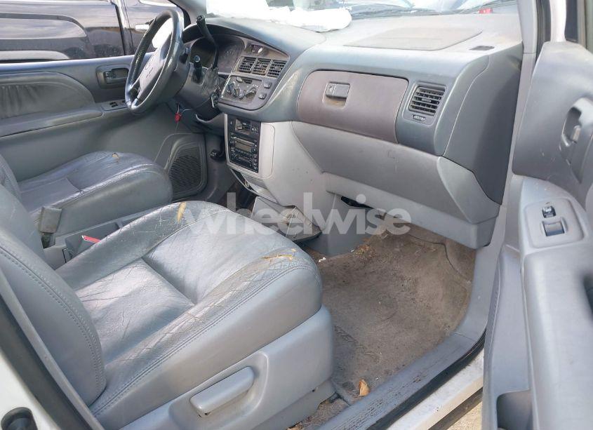 Photo 5 of 2000 Toyota Sienna XLE (VIN 4T3ZF13C4YU308121)