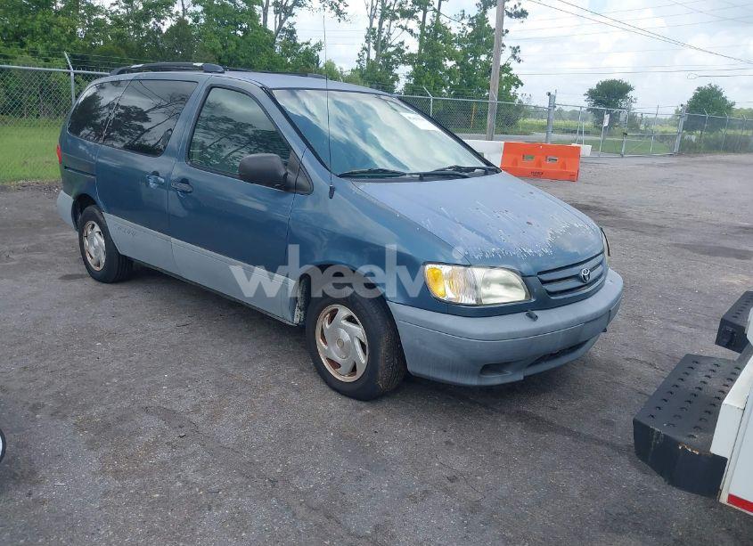 2002 Toyota Sienna LE (VIN 4T3ZF13C52U437850) main photo