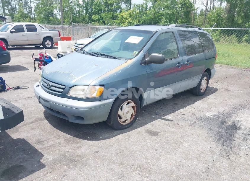 Photo 2 of 2002 Toyota Sienna LE (VIN 4T3ZF13C52U437850)